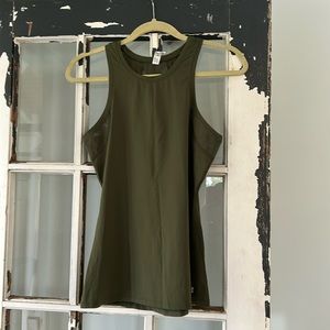 Under armour nwot, tank top